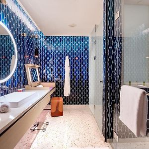 Standard King Room City View